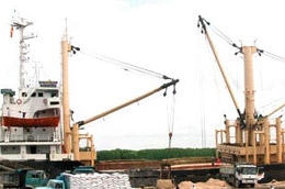 Từ ngày 20/10 - 31/12/2009, ông Nguyễn Văn Tuấn - Chủ tịch Hội đồng Quản trị kiêm Tổng giám đốc Công ty Cổ phần Sonadezi Long Thành (mã SZL-HOSE) đăng ký mua 100.000 cổ phiếu.