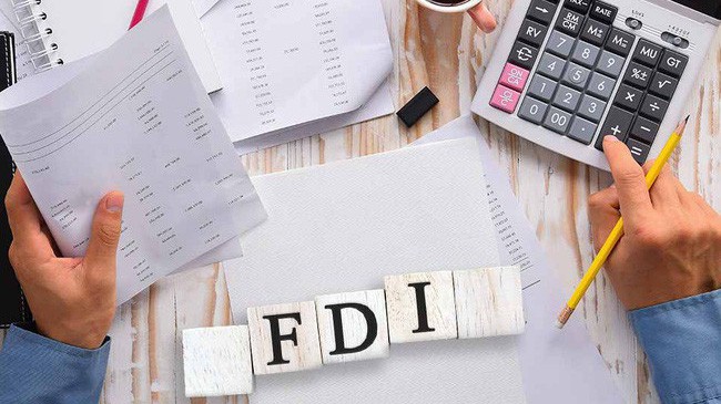 Trung Quốc đứng ở vị trí thứ bảy với 2.2012 dự án còn hiệu lực tại Việt Nam, tổng số vốn đầu tư là 13 tỷ USD. Hoa Kỳ ở vị trí thứ 11 với 892 dự án, tổng vốn đầu tư 9,3 tỷ USD. 