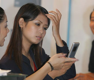 MobiFone đã có được 21 triệu thuê bao tính đến ngày 28/8 và chiếm gần 40% thị phần - Ảnh: Việt Tuấn.