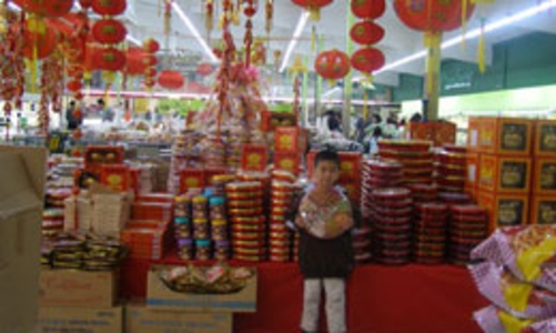 Giá hàng Tết: “Bình” nhưng khó “ổn