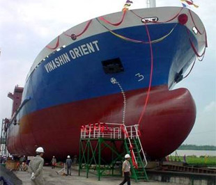 Tàu vận tải container Vinashin Orient 564 TEU.