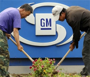 Tại những thị trường khác ngoài Mỹ, cơ hội các hãng xe châu Á được lợi từ những rắc rối của GM có lẽ chỉ là hạn chế - Ảnh: AP.