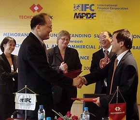 IFC đang nghiên cứu cung cấp cho Techcombank những khoản tín dụng trung và dài hạn.