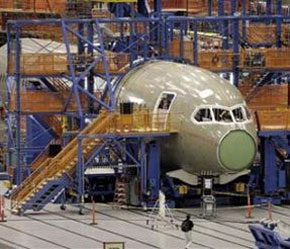 Lắp ráp máy bay 787 Dreamliner.