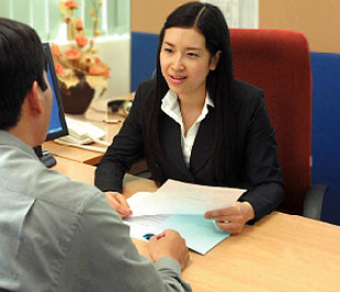 Mục tiêu tăng trưởng được đặt cao hơn trong một năm nền kinh tế dự báo có nhiều khó khăn.