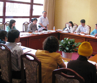 Quốc hội thảo luận tại tổ về vấn đề thuế.