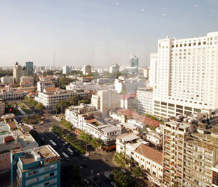 VPBank sẽ đóng vai trò trung gian, thực hiện kết nối các giao dịch mua bán bất động sản giữa chủ đầu tư với khách hàng bằng sự trợ giúp vốn cho cả 2 phía người bán (vốn đầu tư) và người mua (cho vay trả góp).