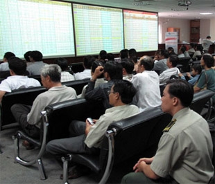 Nhà đầu tư chứng khoán được miễn thuế tiếp trong sáu tháng cuối năm 2009.