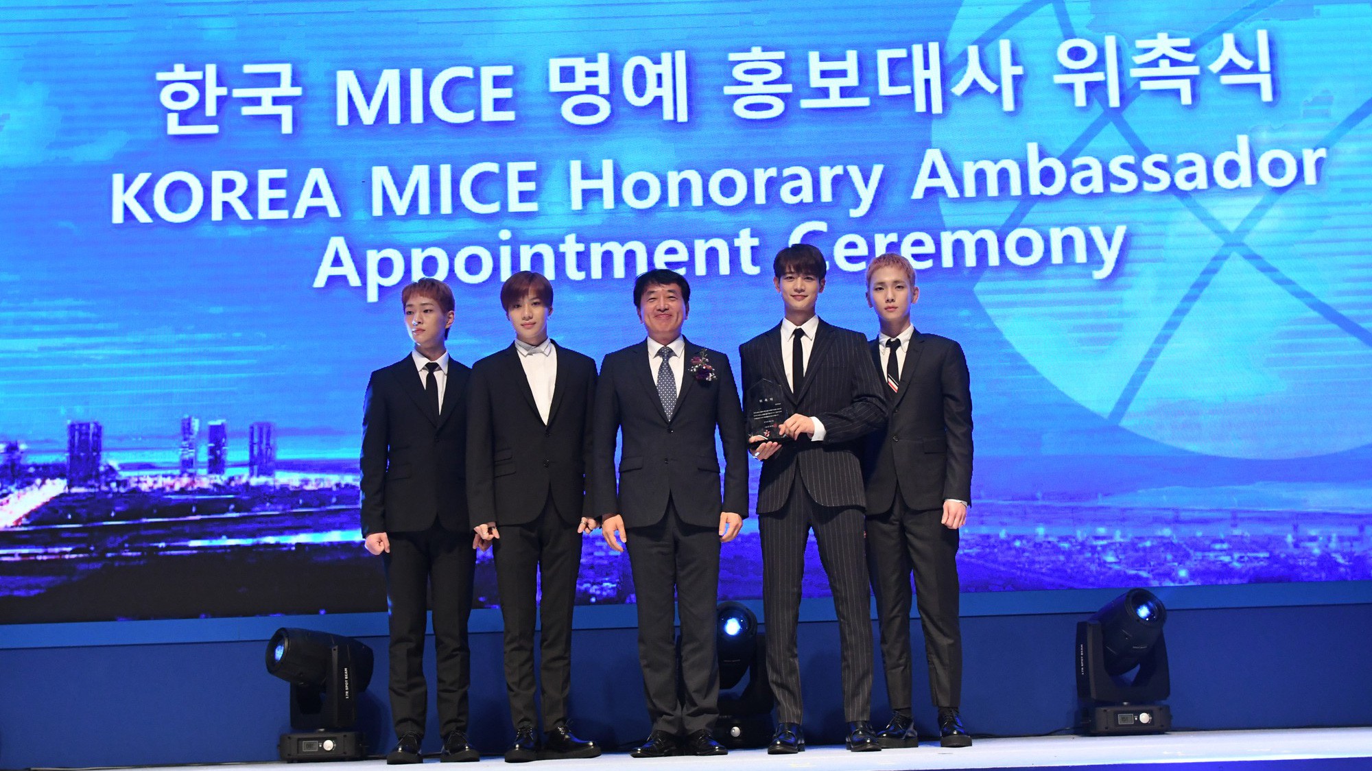 KME 2018 không đi theo khuôn khổ cũ, bỏ qua tiệc tối gala và những diễn đàn với chỗ ngồi cố định.