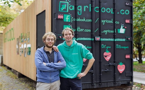 Video quay bên trong một container tại khu Berc, Paris, Pháp của Agricool - Nguồn: YouTube/StartupBegins.<br>