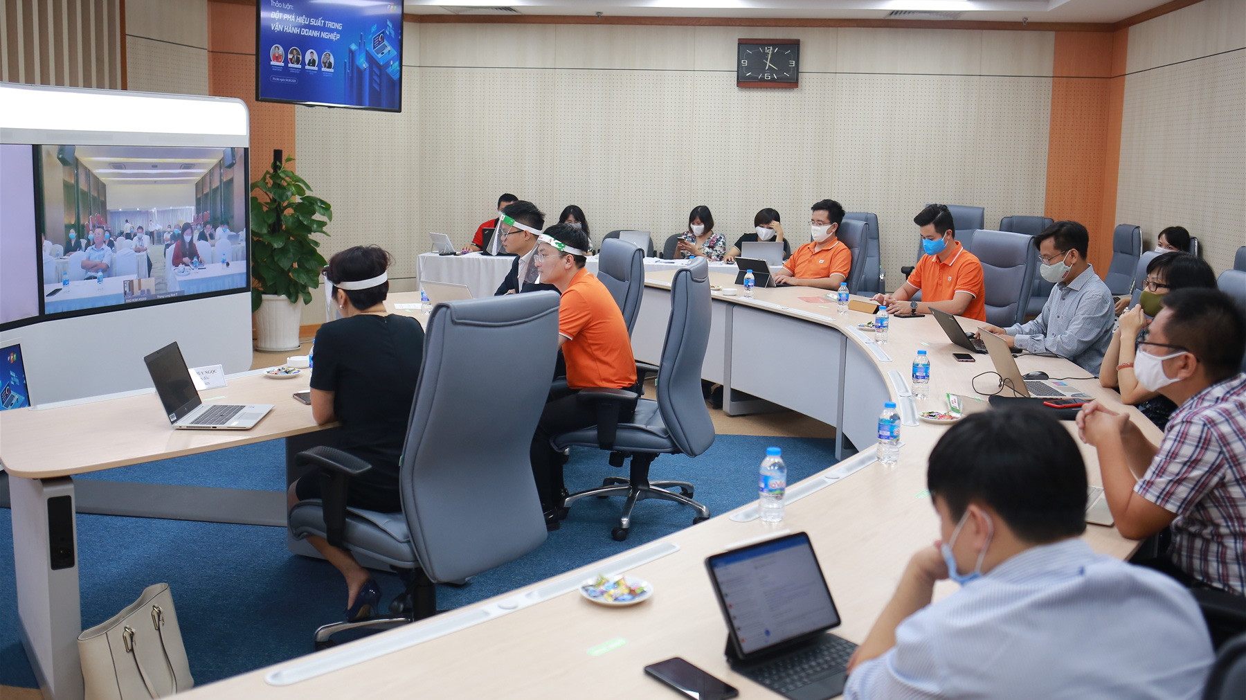 Doanh thu và lợi nhuận trước thuế năm 2020 của FPT đạt lần lượt 29.830 tỷ đồng và 5.261 tỷ đồng.