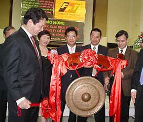 Giá cổ phiếu FPT đã giảm xuống mức thấp nhất kể từ ngày chào sàn - Ảnh: Vnexpress.