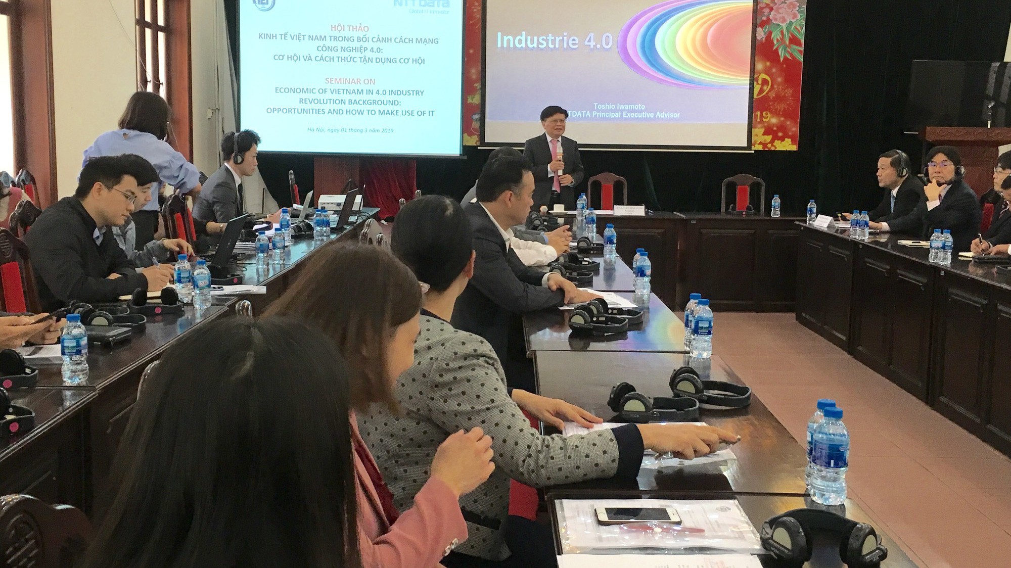 Hội thảo kinh tế Việt Nam trong bối cảnh cách mạng công nghiệp 4.0: cơ hội và thách thức tận dụng cơ hội, do CIEM tổ chức sáng 1/3