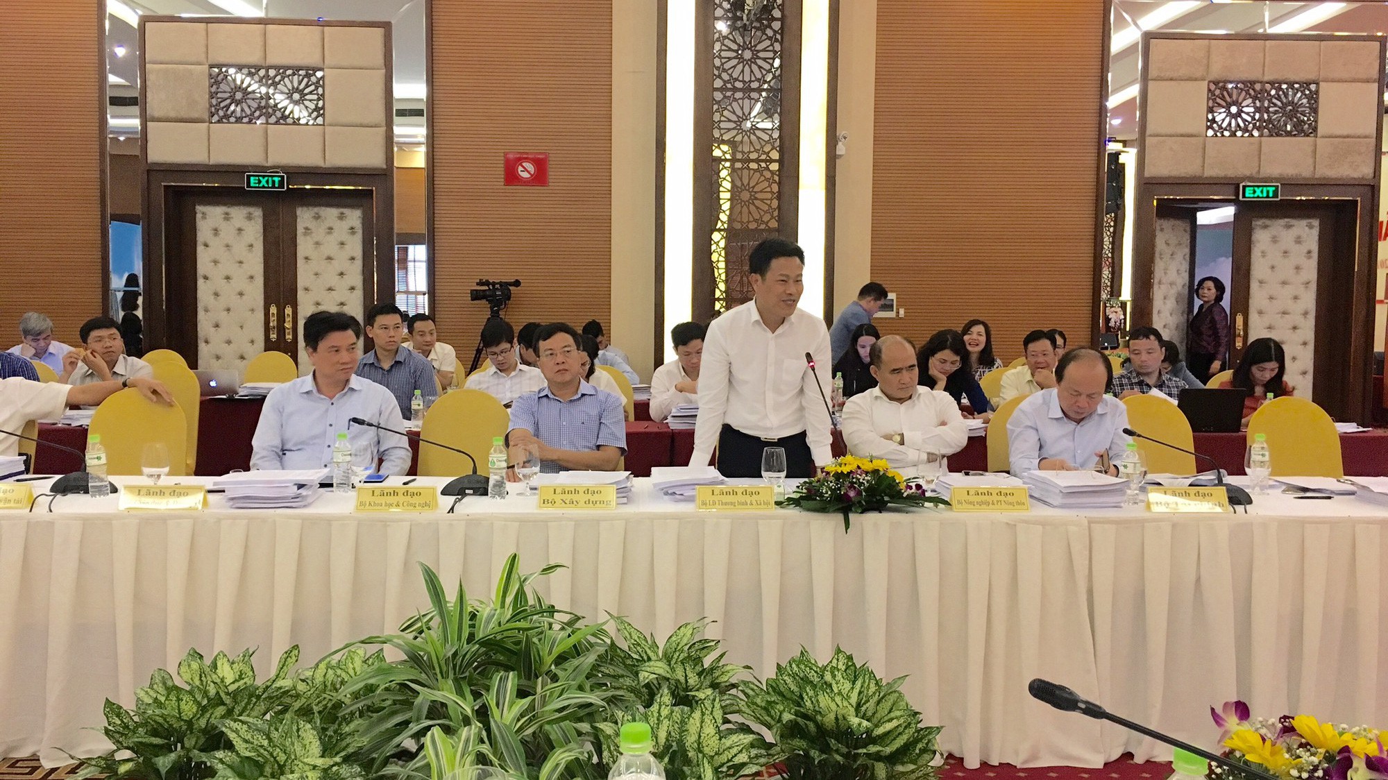 Thứ trưởng Bộ Lao động - Thươn binh và xã hội, ông Lê Quân phát biểu tại phiên họp.