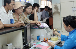 Nếu phát hiện vé tàu đã mua và tên người đi tàu không trùng khớp, hành khách cần tới ga làm thủ tục để đổi vé.