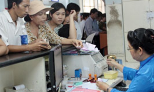 Phải trả phí nếu thông tin trên vé và người đi tàu không khớp 