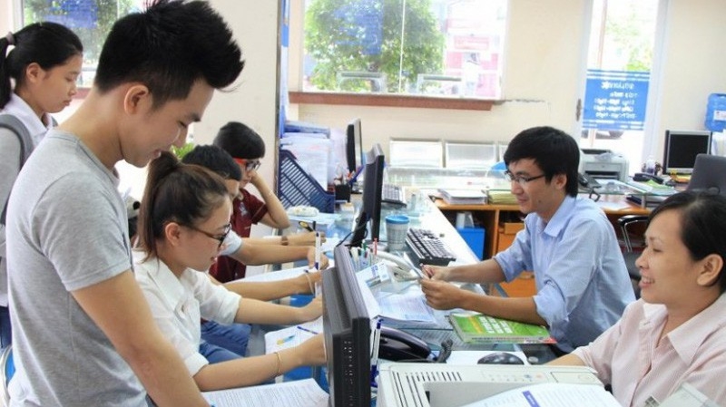 Trong khi các cơ quan trung ương bắt đầu làm việc lúc 8 giờ, còn đa số các địa phương bắt đầu từ 7 giờ vào mùa hè hoặc 7 giờ 30 vào mùa đông.