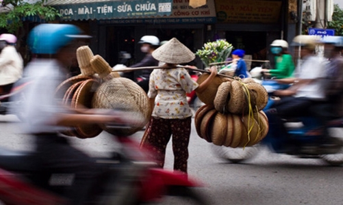 Đề xuất tăng thuế VAT lên 12%: Chuyên gia, doanh nghiệp nói gì?