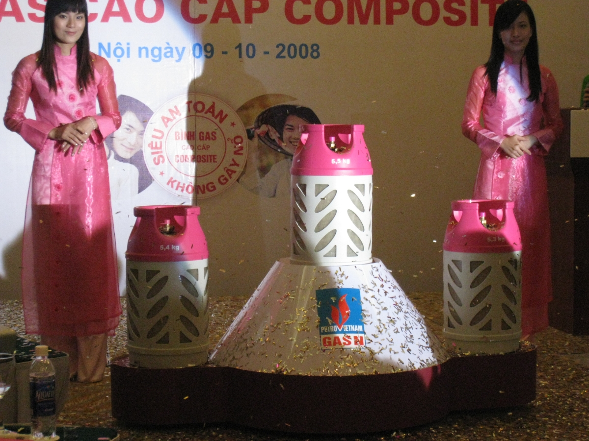 Bình gas chỉ được bán tại các đại lý chính thức của Petro Vietnam Gas - Ảnh: Từ Nguyên.