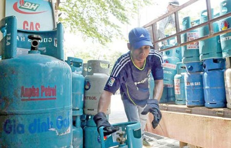 Theo công bố của các doanh nghiệp kinh doanh gas, hiện giá bán gas bình 12 kg là 340.000 đồng.