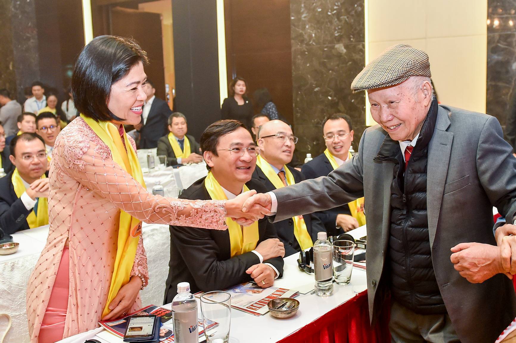 Toàn cảnh lễ vinh danh các Doanh nghiệp Rồng Vàng và Thương hiệu Mạnh Việt Nam  - Ảnh 1.