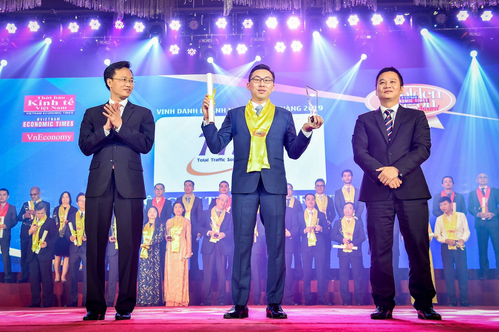 Toàn cảnh lễ vinh danh các Doanh nghiệp Rồng Vàng và Thương hiệu Mạnh Việt Nam  - Ảnh 6.