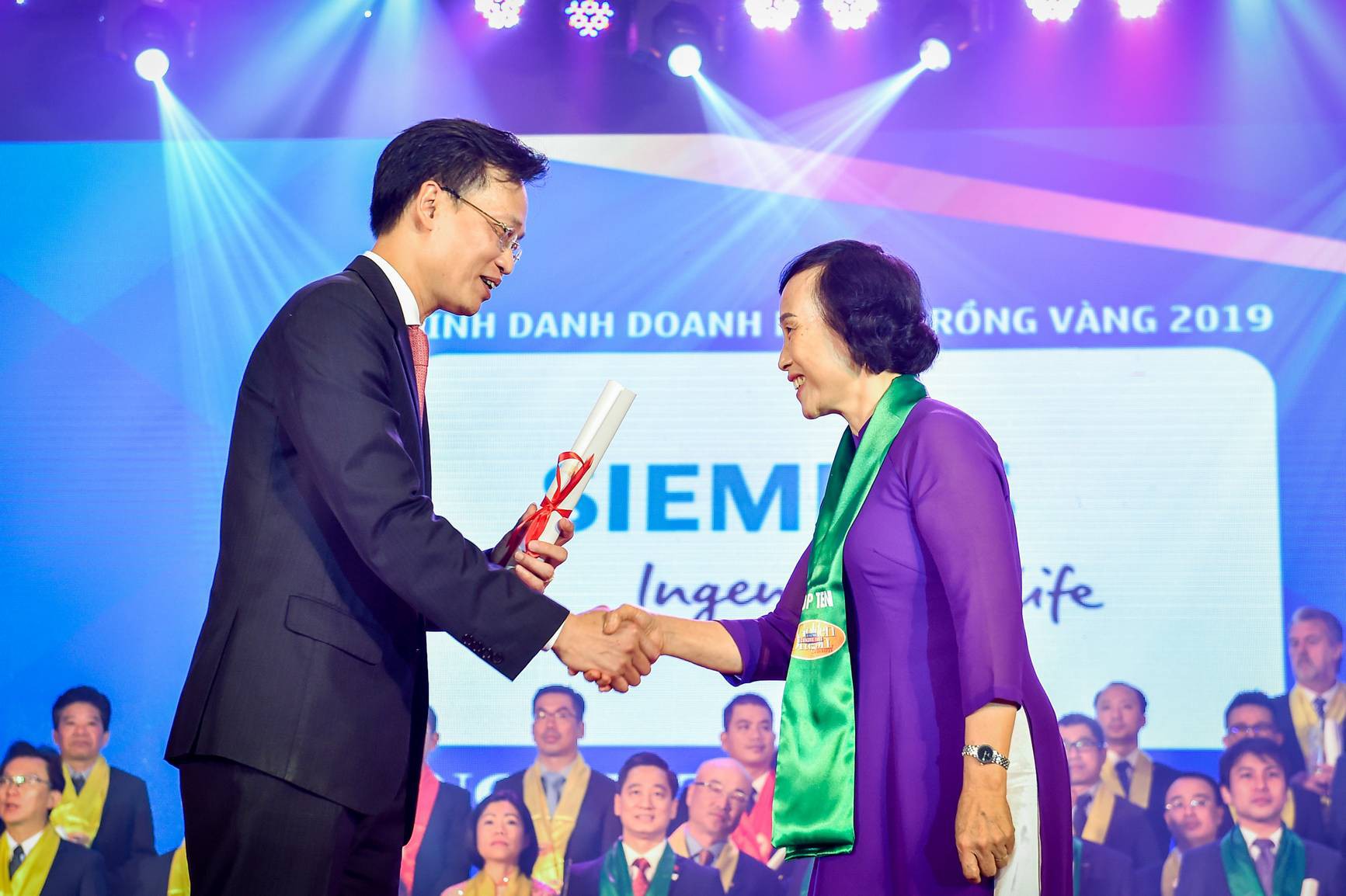 Toàn cảnh lễ vinh danh các Doanh nghiệp Rồng Vàng và Thương hiệu Mạnh Việt Nam  - Ảnh 5.