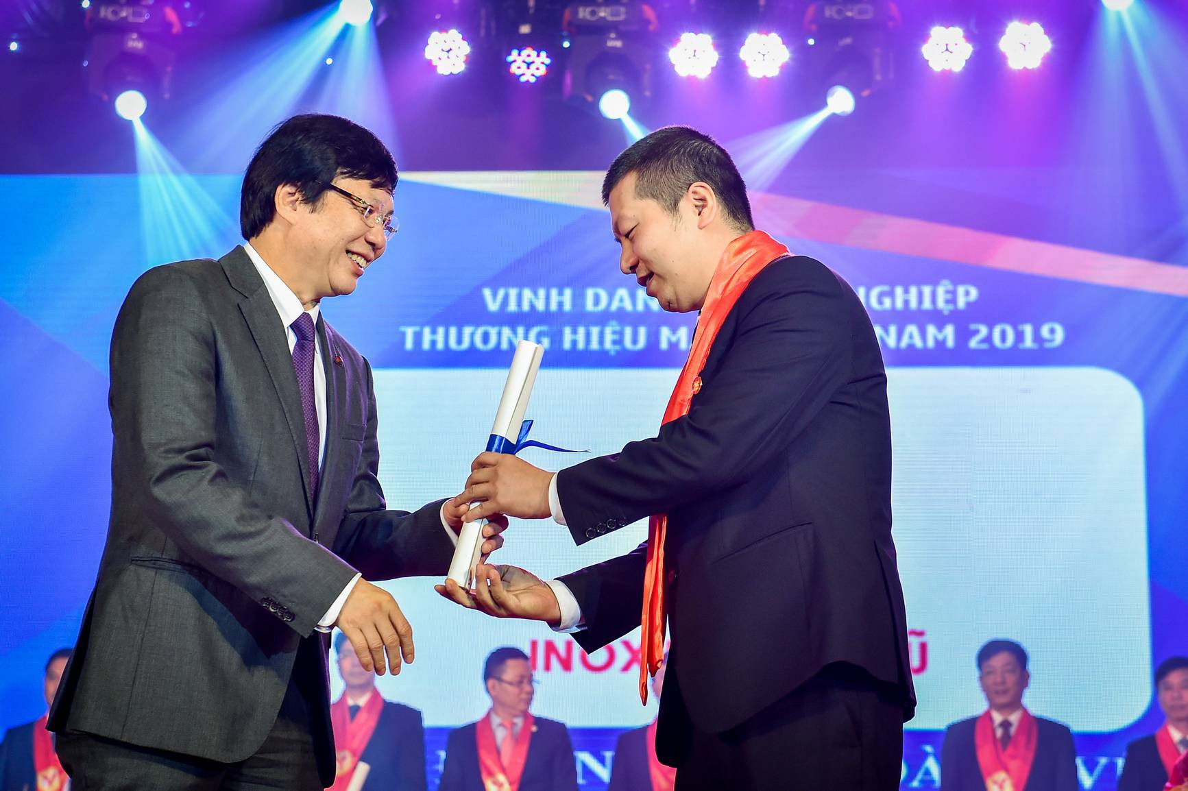 Toàn cảnh lễ vinh danh các Doanh nghiệp Rồng Vàng và Thương hiệu Mạnh Việt Nam  - Ảnh 8.