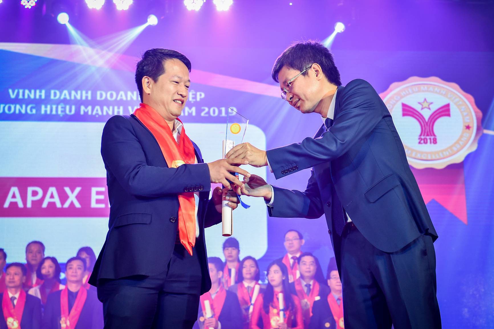 Toàn cảnh lễ vinh danh các Doanh nghiệp Rồng Vàng và Thương hiệu Mạnh Việt Nam  - Ảnh 11.