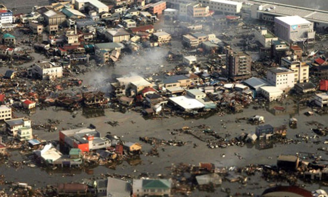 Thành phố Kesennuma, tỉnh Miyagi, tan hoang sau cơn địa chấn và sóng thần - Ảnh: Getty.