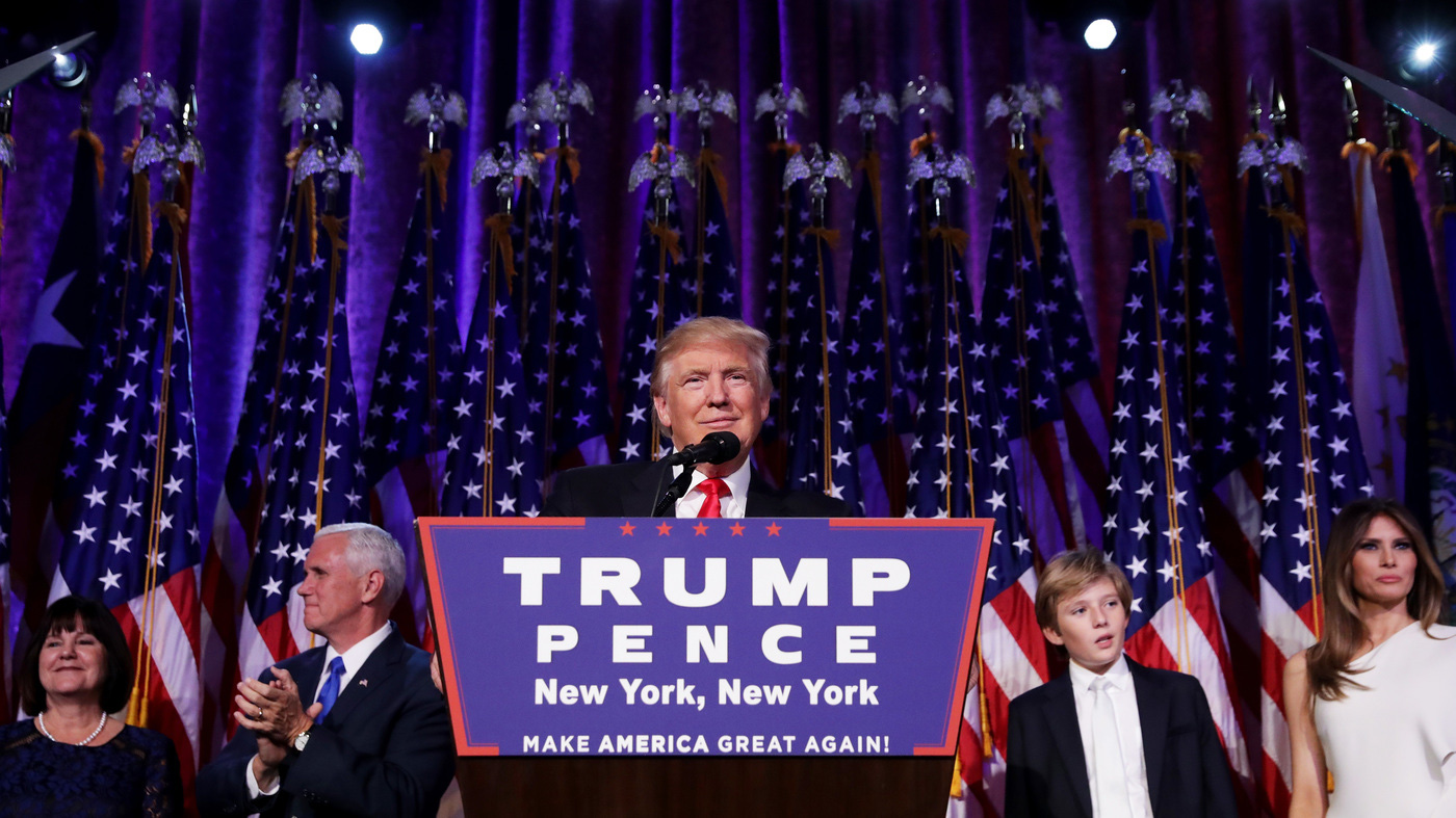 Tổng thống đắc cử Donald Trump phát biểu nhận nhiệm vụ tại khách sạn New York Hilton Midtown vào rạng sáng ngày 9/11/2016 - Ảnh: NPR.