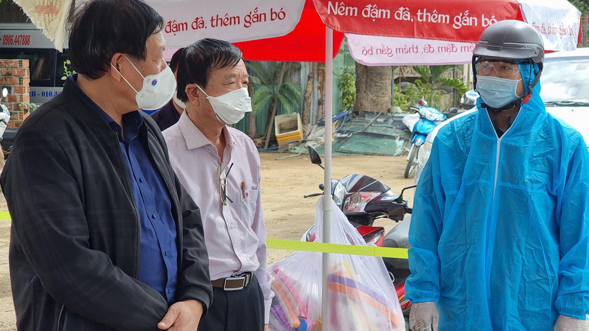 Đoàn công tác Ban Chỉ đạo kiểm tra công tác phòng chống dịch tại tỉnh Gia Lai. Ảnh - Bộ Y tế. 