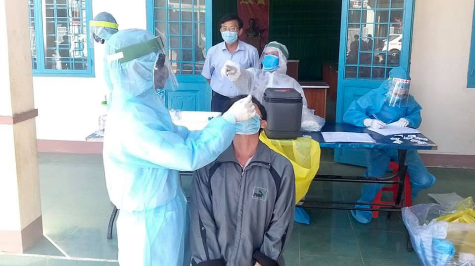 Gia Lai tăng cường truy vết, lấy mẫu xét nghiệm trường hợp liên quan ca nhiễm Covid-19. Ảnh - Bộ Y tế. 