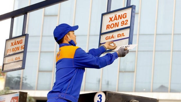 Giá xăng giảm nhẹ từ 15 giờ chiều 22/10.
