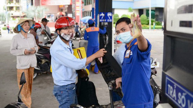 Giá xăng có thể giảm lần thứ 3 liên tiếp. 