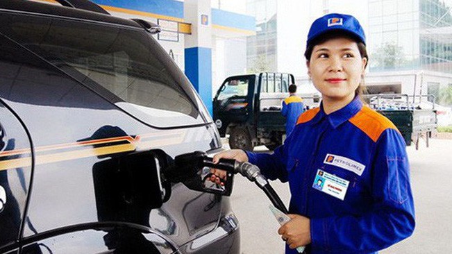 Giá xăng giảm mạnh