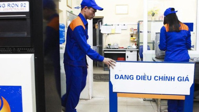 Giá xăng tăng mạnh.