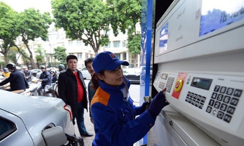 Giá xăng trong nước giảm, giá dầu lại tăng