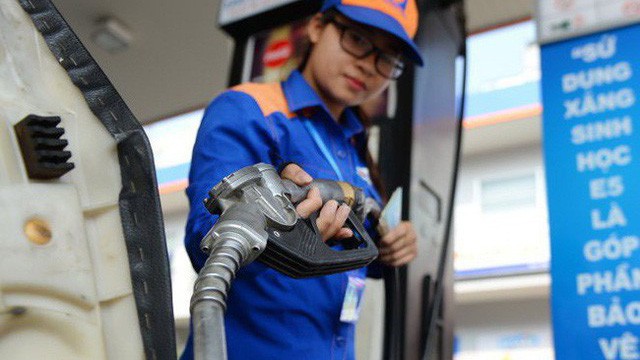 Giá xăng E5 RON92 được giữ nguyên ở mức 19.611 đồng/lít.