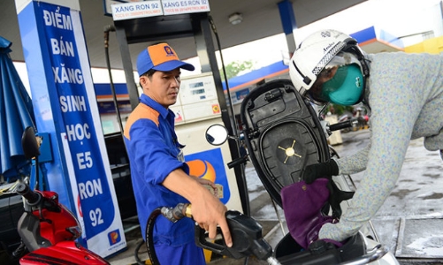 Giá xăng có thể tăng mạnh sau nghỉ lễ 