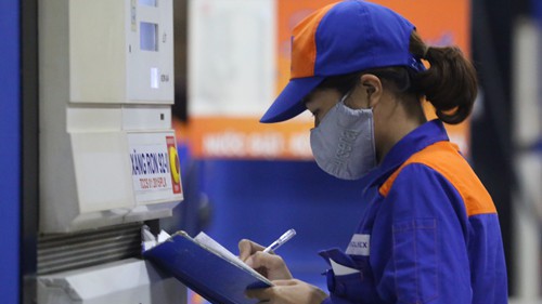 Giá xăng trên thị trường Singapore đã xuống thấp nhất 1,5 năm. 