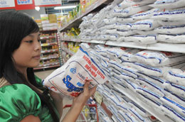 Người tiêu dùng đang phải mua đường với giá "trên trời".