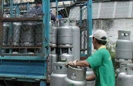 Hiện bình gas 12 kg của Saigon Petro khi đến tay người tiêu dùng có giá là 348.000 đồng.