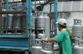 Hiện bình gas 12 kg của Saigon Petro khi đến tay người tiêu dùng có giá là 348.000 đồng.
