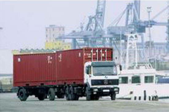 Hiện vẫn còn hàng ngàn lái xe container chưa chuyển đổi Giấy phép lái xe hạng FC. 