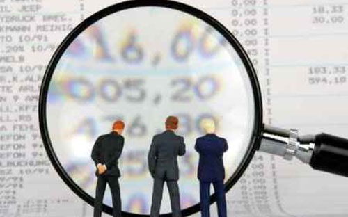  Thị trường tài chính Việt Nam tiềm ẩn các rủi ro chéo 
giữa khu vực ngân hàng, chứng khoán, bảo hiểm...<br>