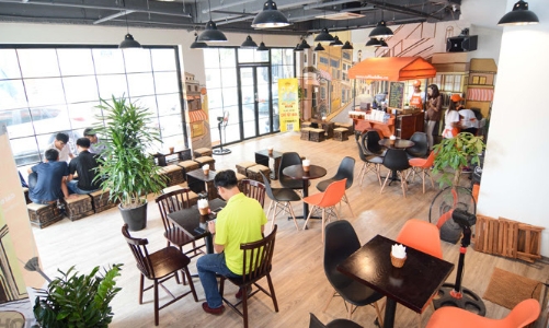 Hà Nội yêu cầu giãn cách tại quán cà phê, cơ sở dịch vụ ăn uống 