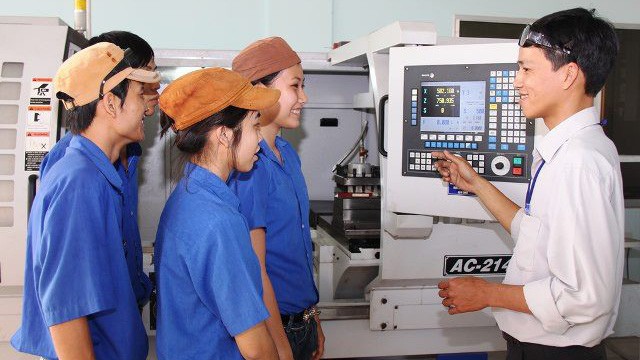 Cách xếp lương mới cho viên chức giáo dục nghề nghiệp có hiệu lực từ 26/9/2019. Ảnh minh họa. 