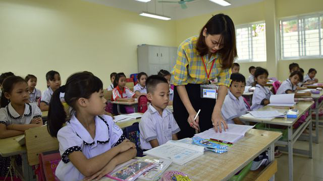 Hệ số lương giáo viên từ mầm non đến THCS công lập được điều chỉnh từ tháng 3 - Ảnh: VGP