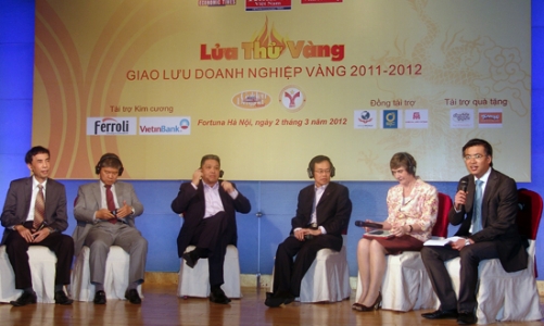 Doanh nghiệp, nhà kinh tế chia sẻ kinh nghiệm “vượt bão”